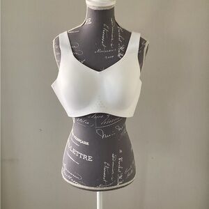 Knix Catalyst Sports Bra that is Seamless, and Wireless.Size 5